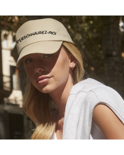 Casquette personnalisable mixte sur modèle femme avec design